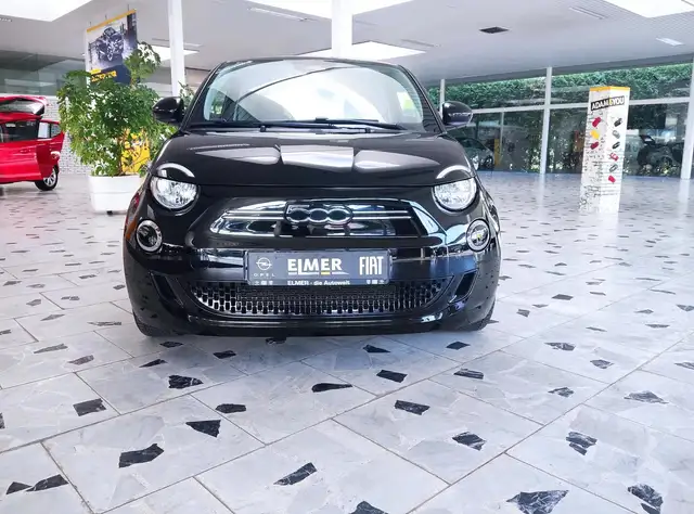 Fiat 500E view 2
