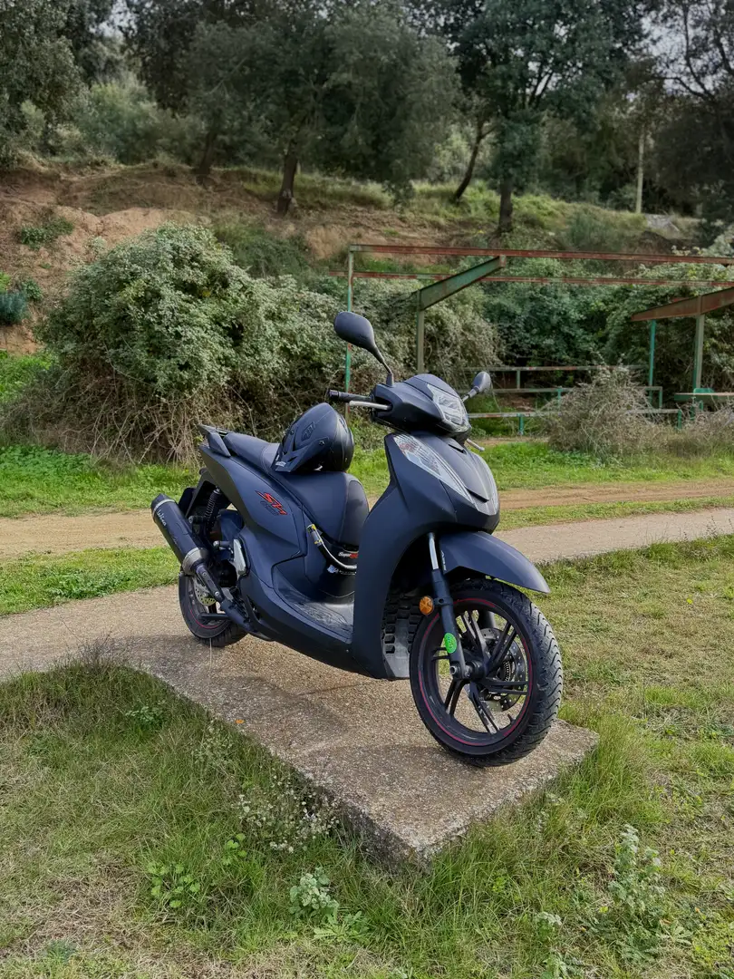 Honda SH 300 Sport - 1