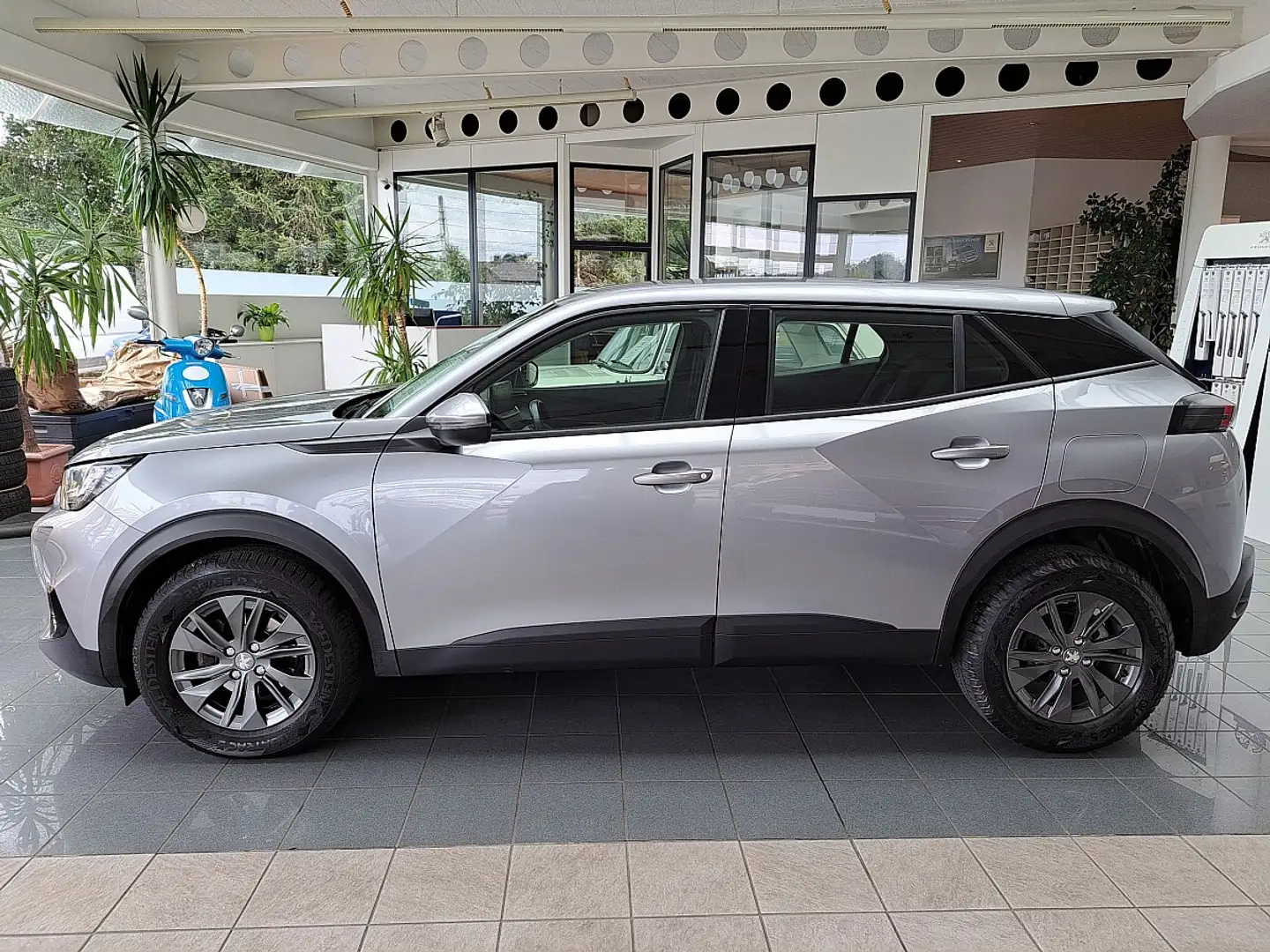 Peugeot 2008 PureTech 100 S&S Active Pack 6-Gang-Manuell Silber - 2