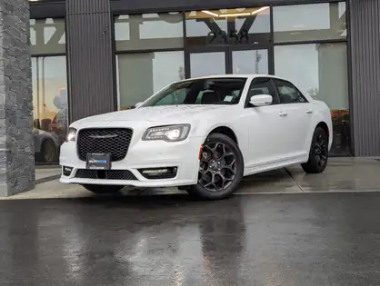 2023 Chrysler 300 Touring L AWD