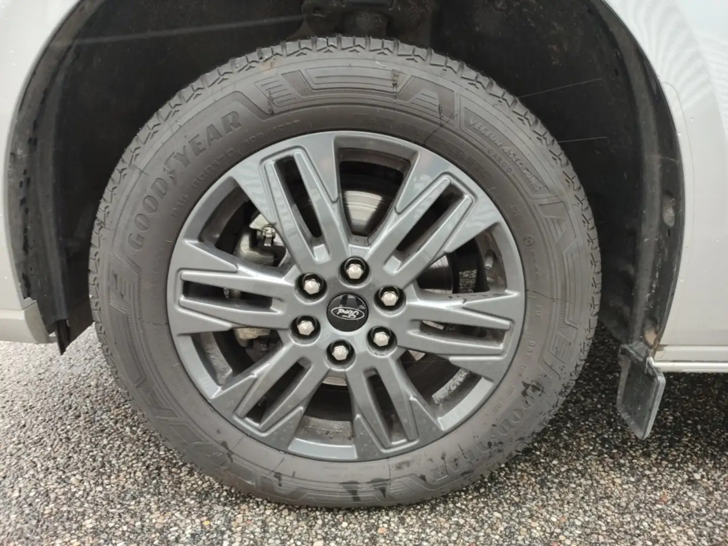 Ford Tourneo Custom Bus 320 L2 Titanium FWD 2.0 Titanium Navi LED Dyn. Ezüst - 2