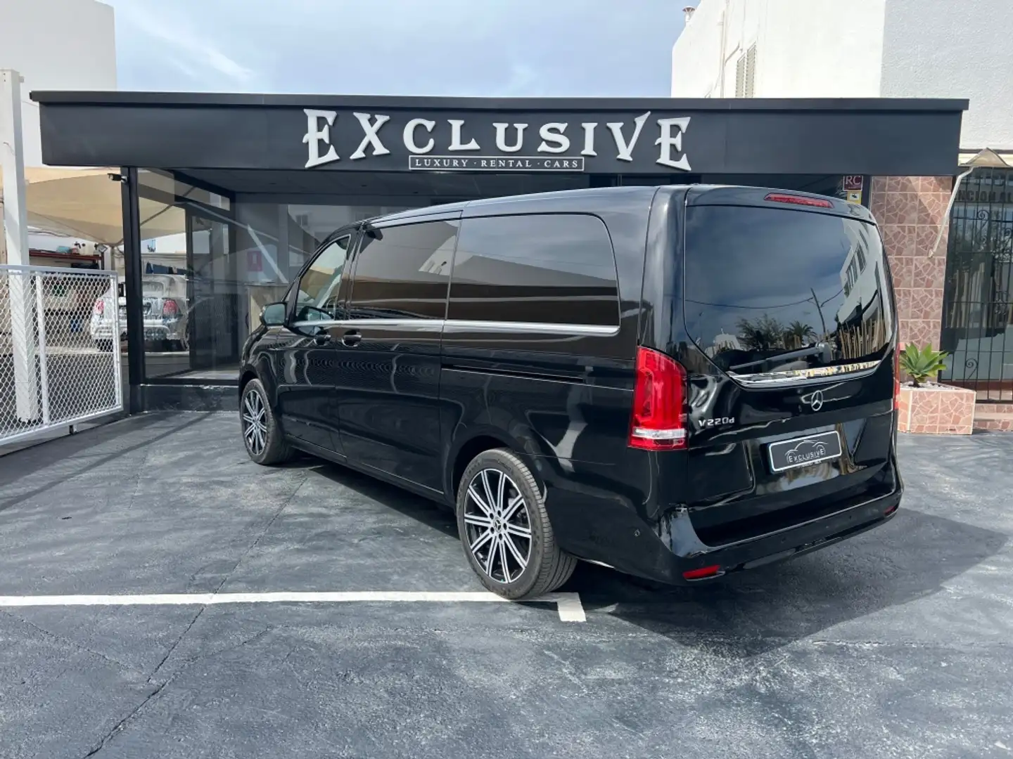 Mercedes-Benz V 220 220d Largo Avantgarde Negro - 2