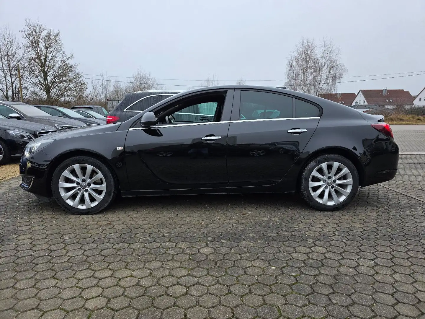 Opel Insignia A Lim. Business Edition / TÜV NEU Noir - 2