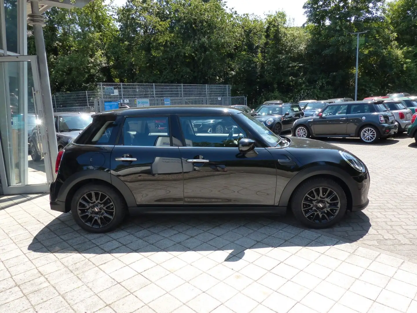 MINI One One Lim. 5-türig "Blackyard" Aut. Schwarz - 2