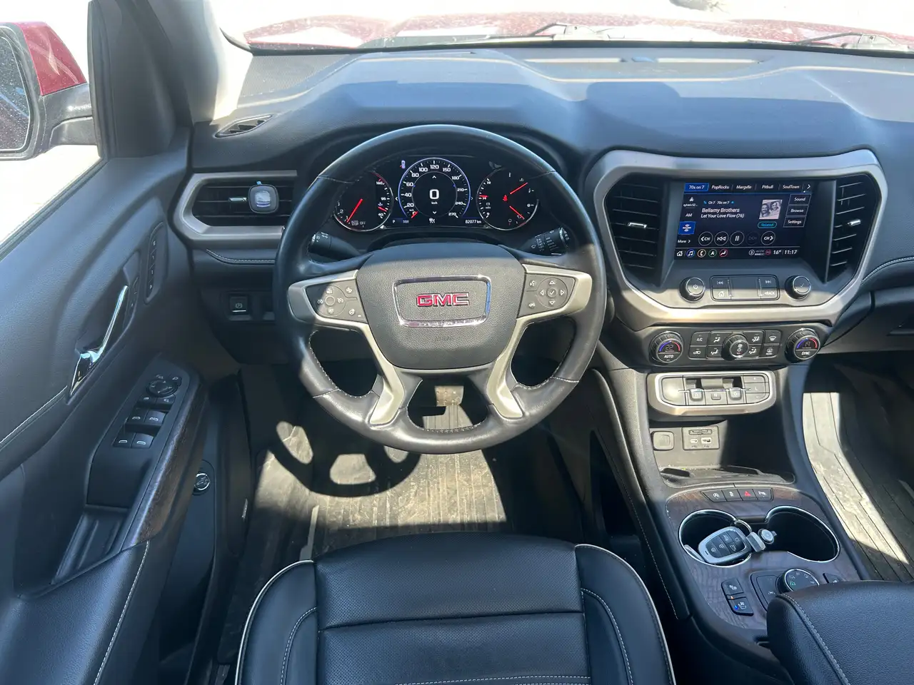GMC Acadia снимка GMC Acadia