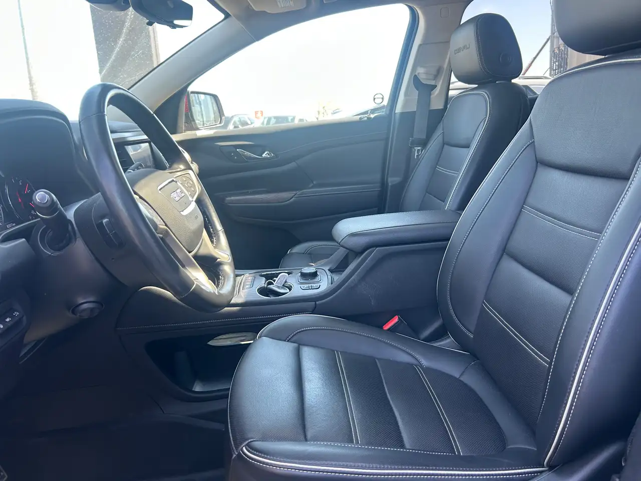 GMC Acadia снимка GMC Acadia