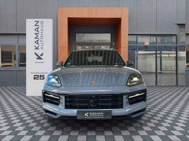 Porsche Cayenne view 2