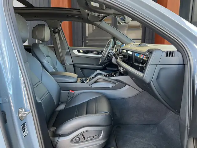 Porsche Cayenne view 5