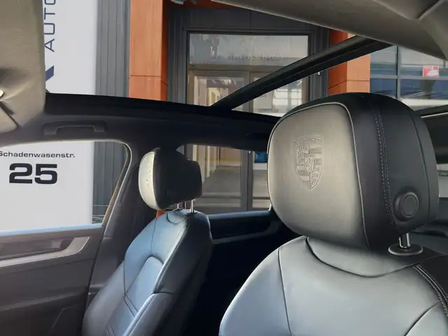 Porsche Cayenne view 6