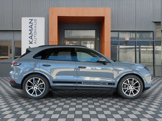 2025 Porsche Cayenne in Grey for sale