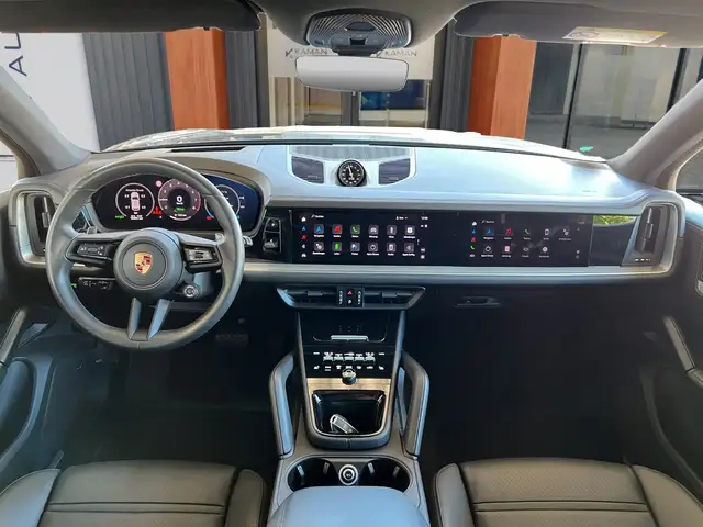 Porsche Cayenne view 7