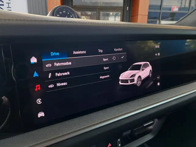 Porsche Cayenne view 11