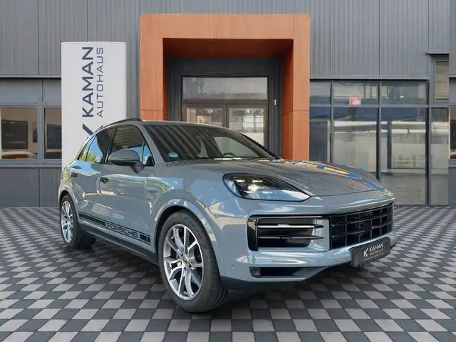 Porsche Cayenne view 3