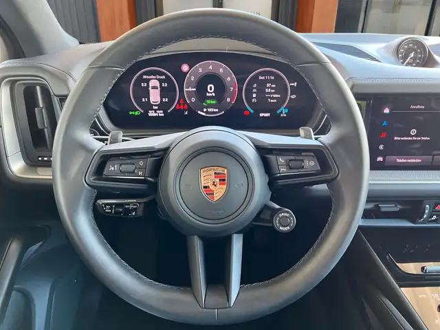 Porsche Cayenne view 9