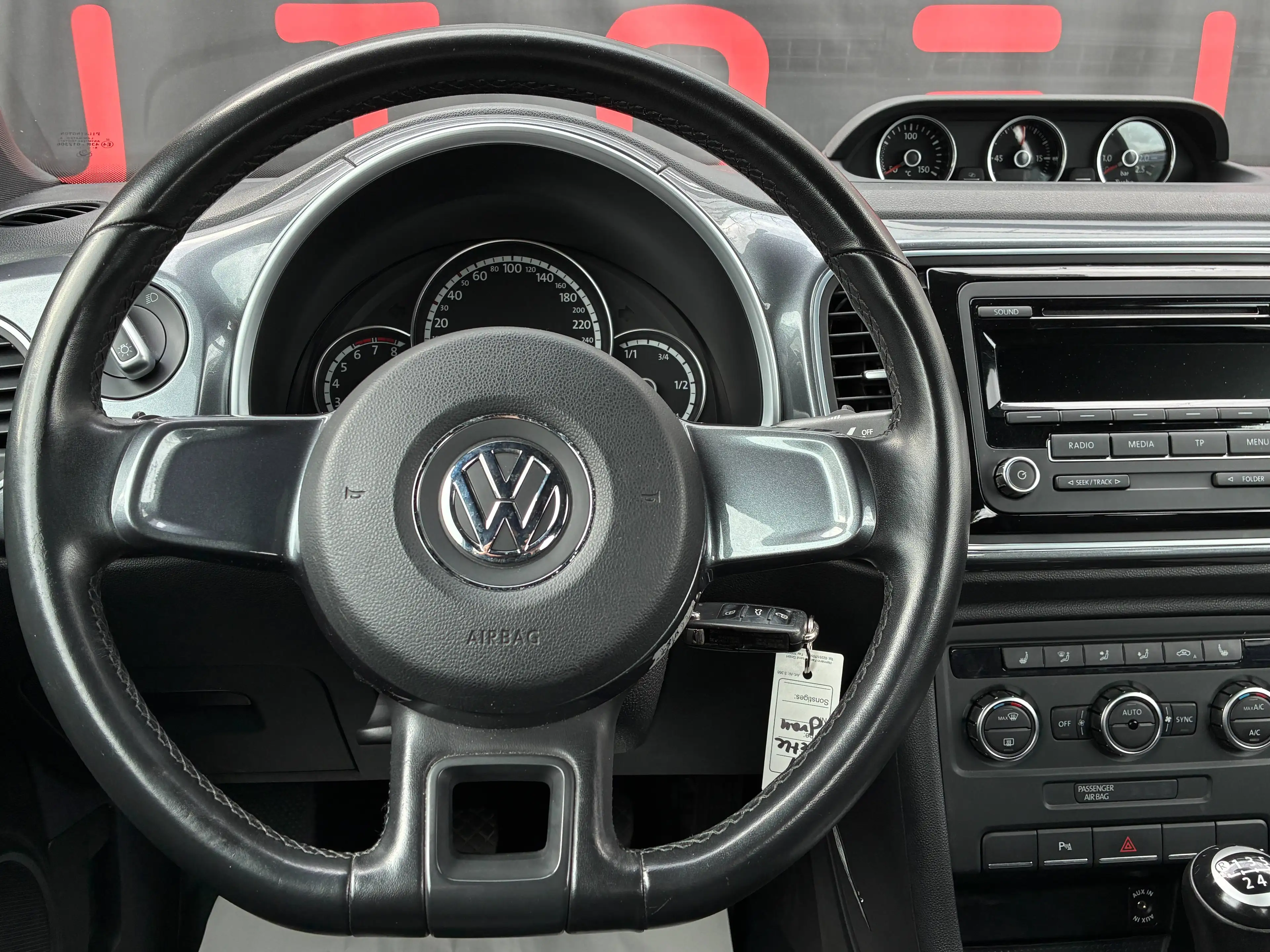 Volkswagen Beetle Design  Lim. Design 1,2*PDC*SHZ*Klima* — photo 12