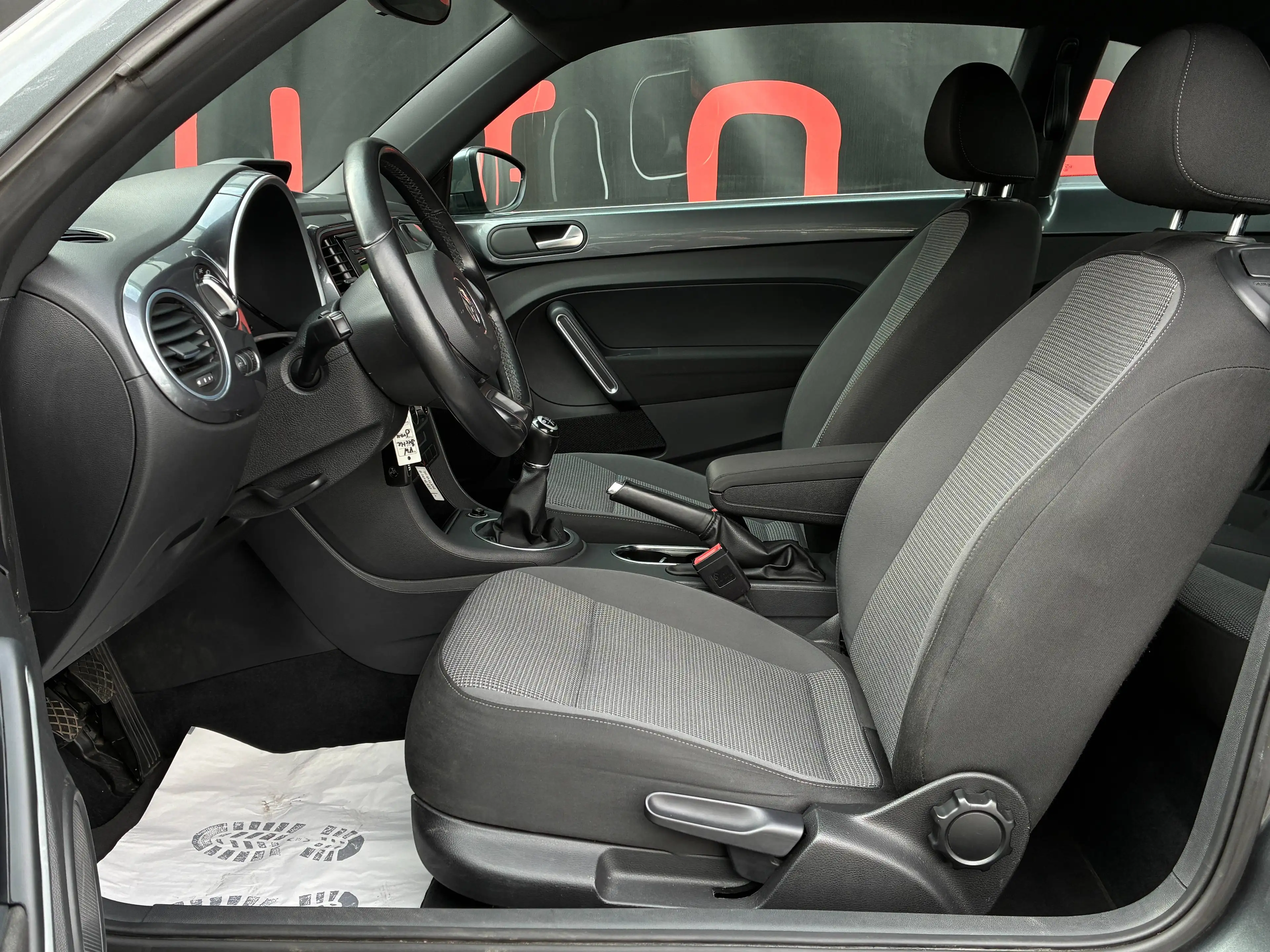 Volkswagen Beetle Design  Lim. Design 1,2*PDC*SHZ*Klima* — photo 10