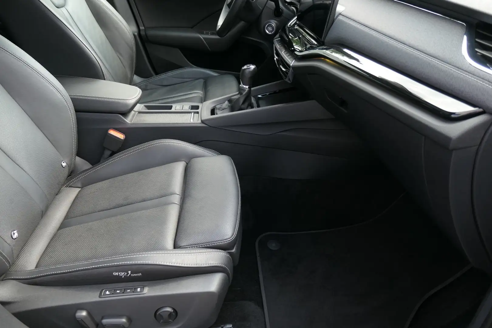 Skoda Octavia Combi 2.0 TDI First Edition Top Ausstattung! Schwarz - 2