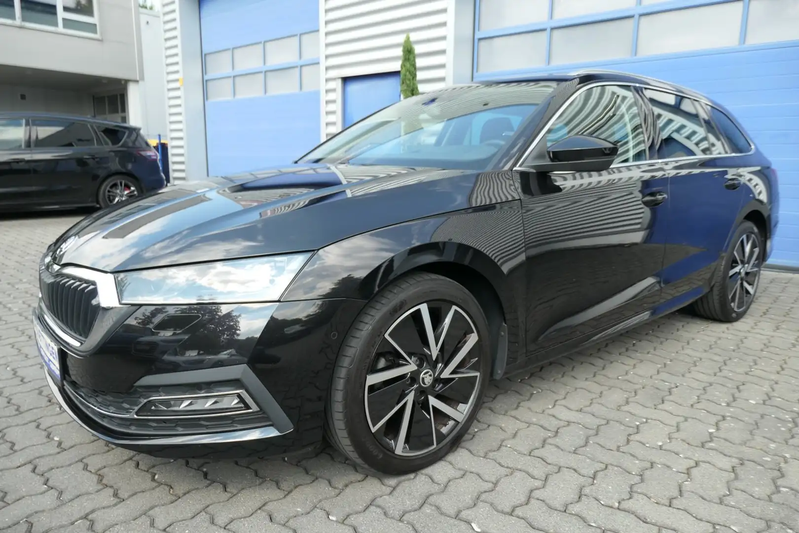 Skoda Octavia Combi 2.0 TDI First Edition Top Ausstattung! Schwarz - 1