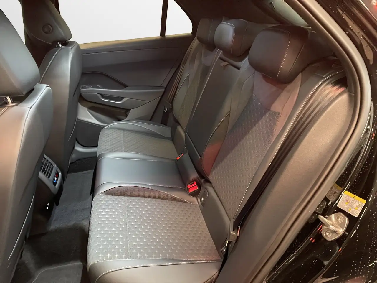 Volkswagen T-Roc 1.5 eTSI DSG R-Line IQ.Light 12