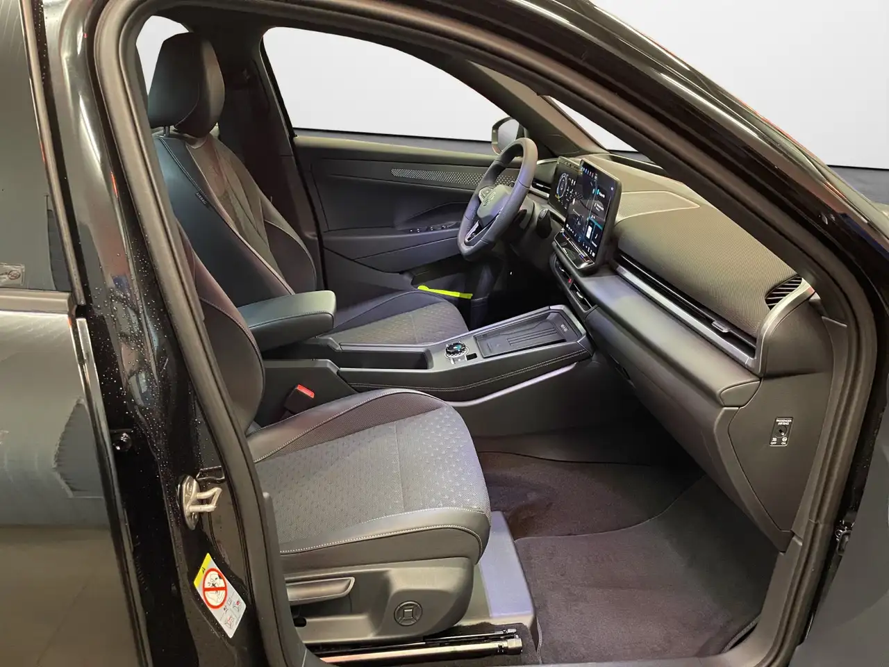 Volkswagen T-Roc 1.5 eTSI DSG R-Line IQ.Light 14
