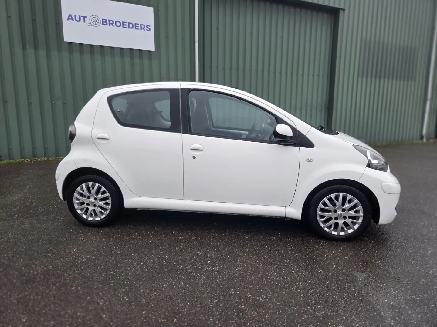 Toyota Aygo 1.0-12V Comfort Navigator - 4 DEURS - AIRCO - ELEC Weiß - 2