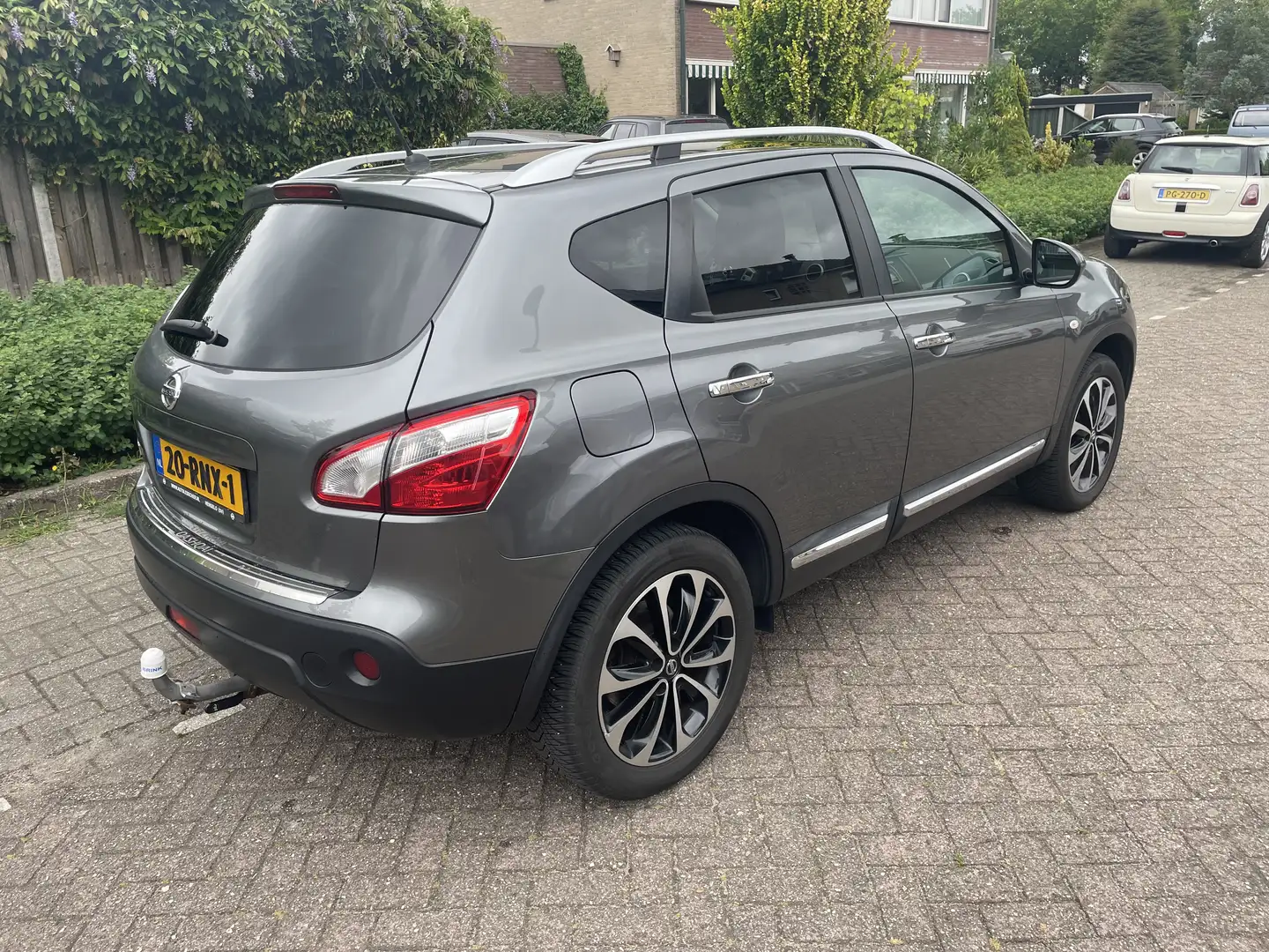 Nissan Qashqai 1.6 Connect Edition Grijs - 1