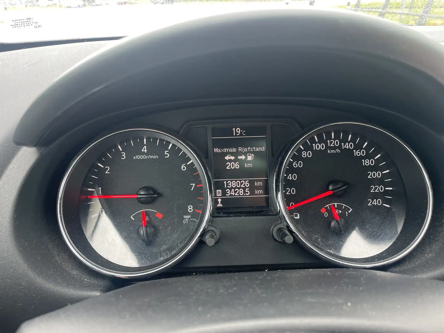 Nissan Qashqai 1.6 Connect Edition Grijs - 2