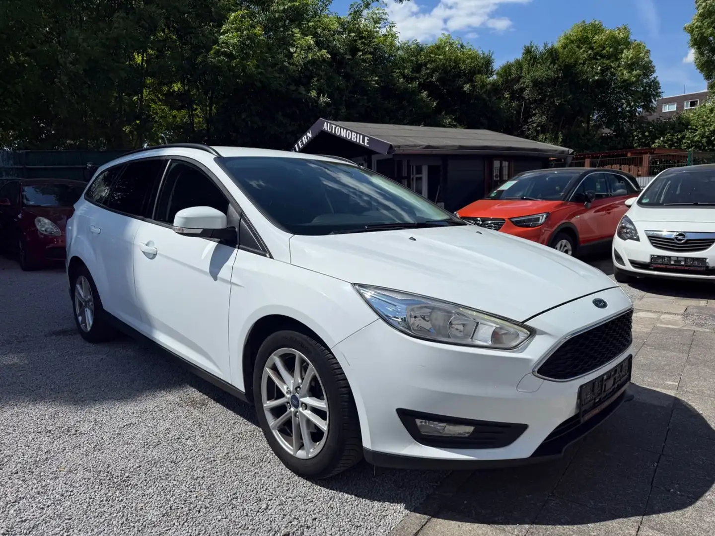 Ford Focus Turnier Business*NAVI*PDC*ALU*TÜV NEU Wit - 2