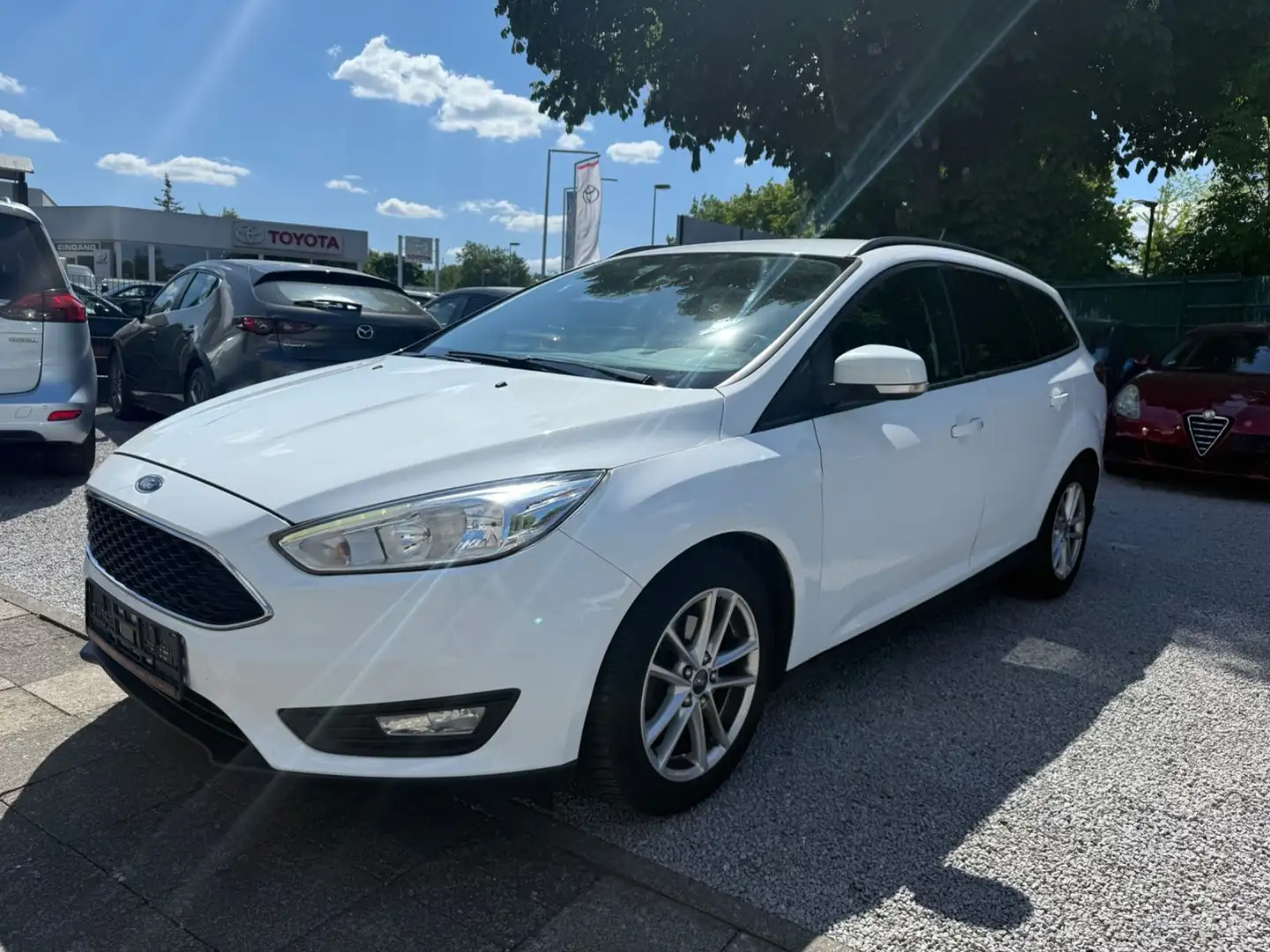 Ford Focus Turnier Business*NAVI*PDC*ALU*TÜV NEU Wit - 1