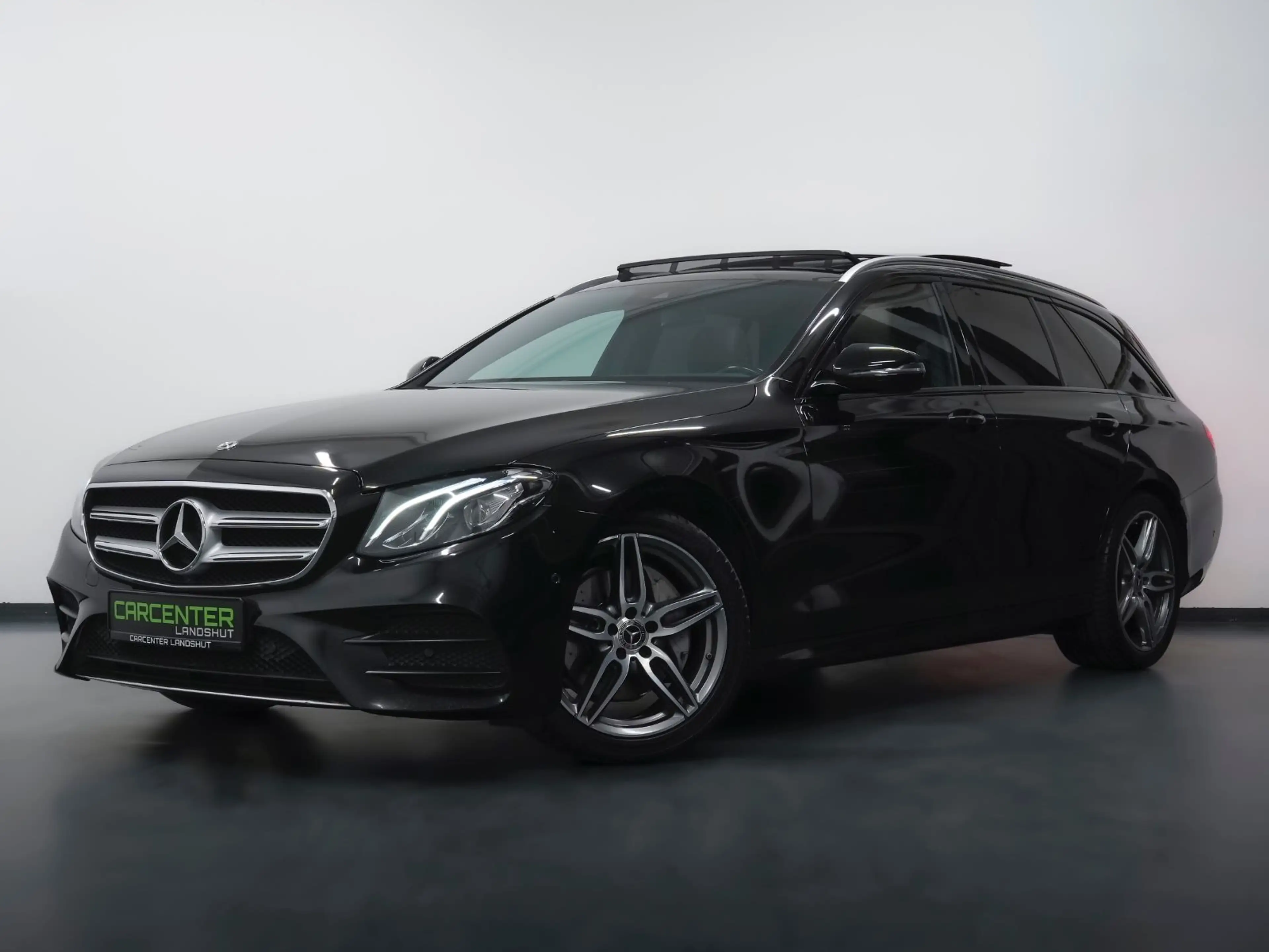 Mercedes-Benz E 220 d AMG-LINE PANO/AMBIENTE/AHK/SITZBEL/9-GANG