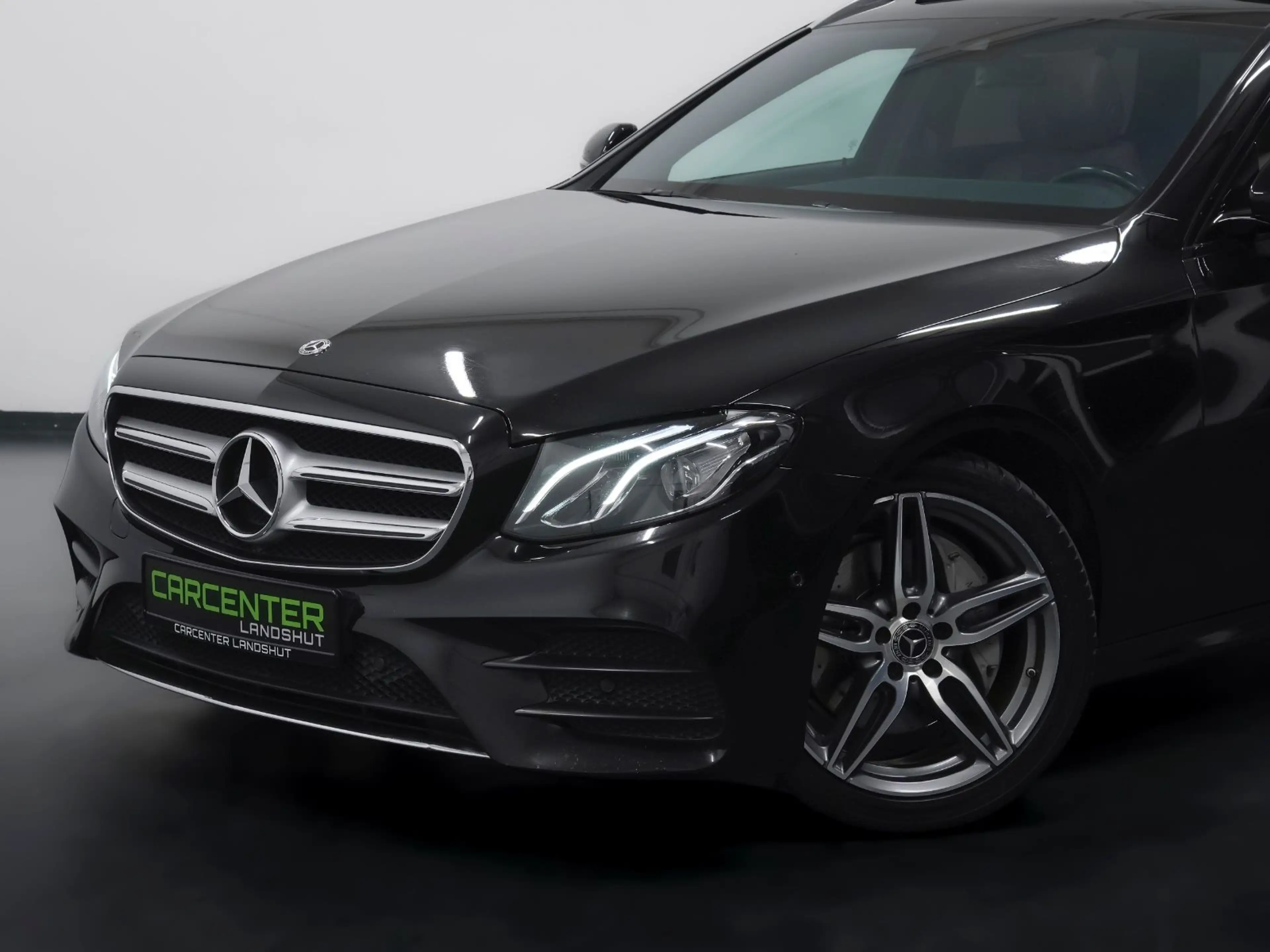 Mercedes-Benz E 220 d AMG-LINE PANO/AMBIENTE/AHK/SITZBEL/9-GANG — photo 3