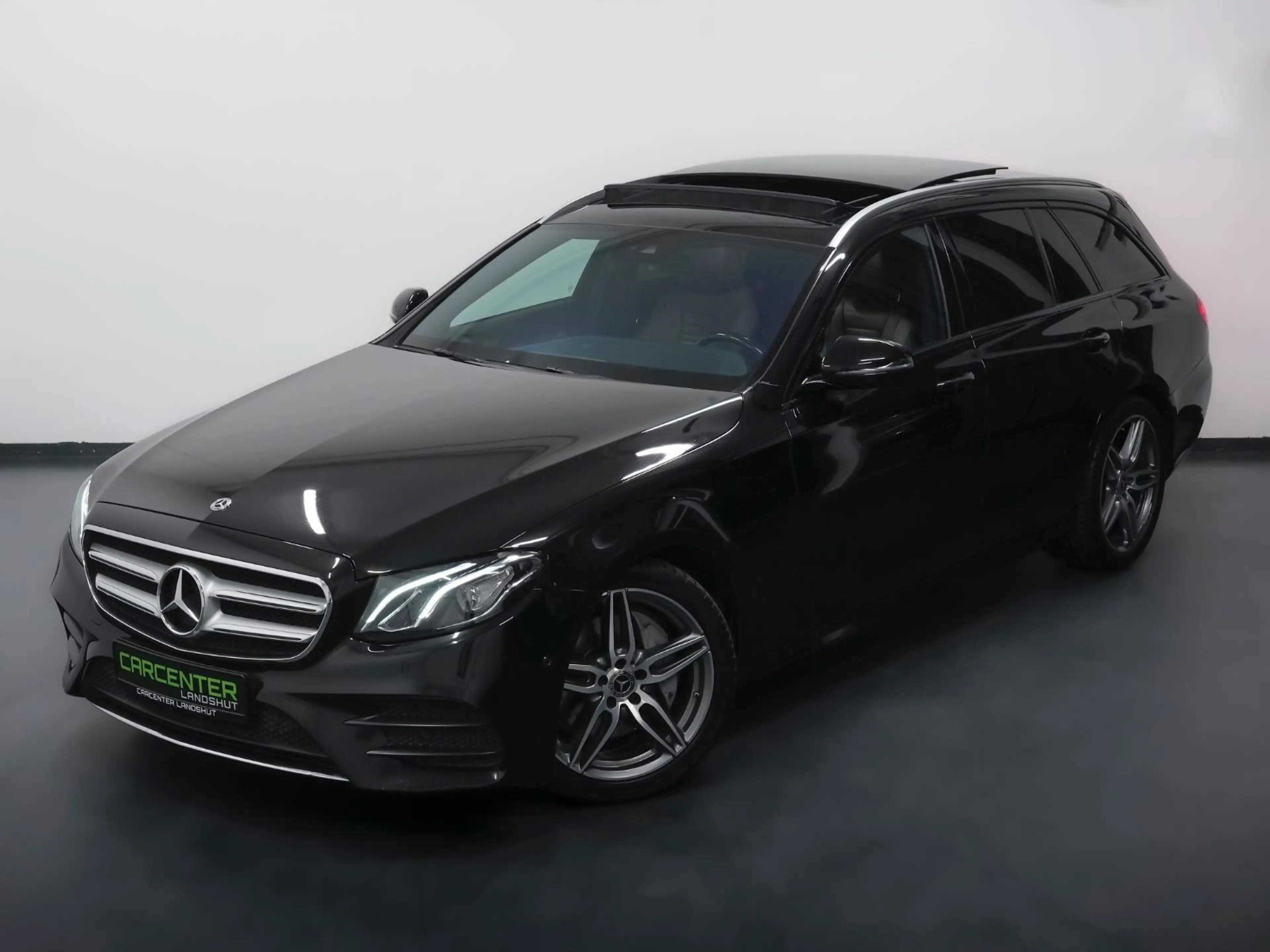 Mercedes-Benz E 220 d AMG-LINE PANO/AMBIENTE/AHK/SITZBEL/9-GANG — photo 2
