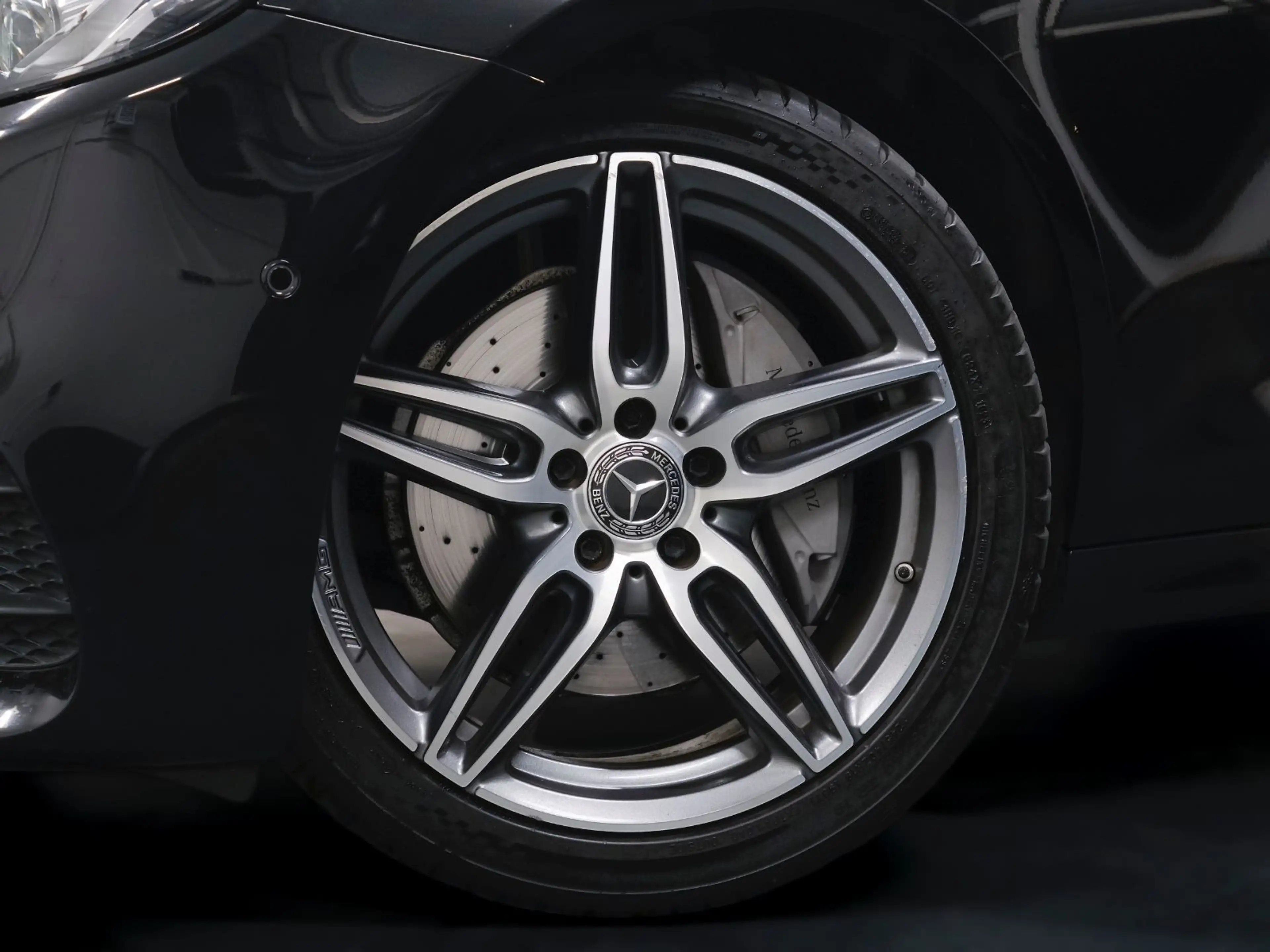 Mercedes-Benz E 220 d AMG-LINE PANO/AMBIENTE/AHK/SITZBEL/9-GANG — photo 4