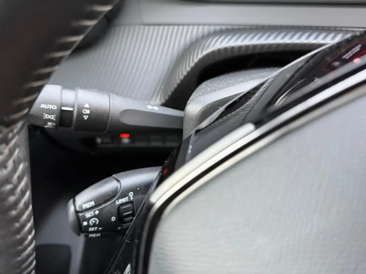 Peugeot 208 208 — photo 19