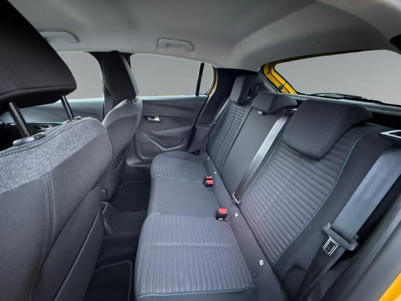 Peugeot 208 208 — photo 11