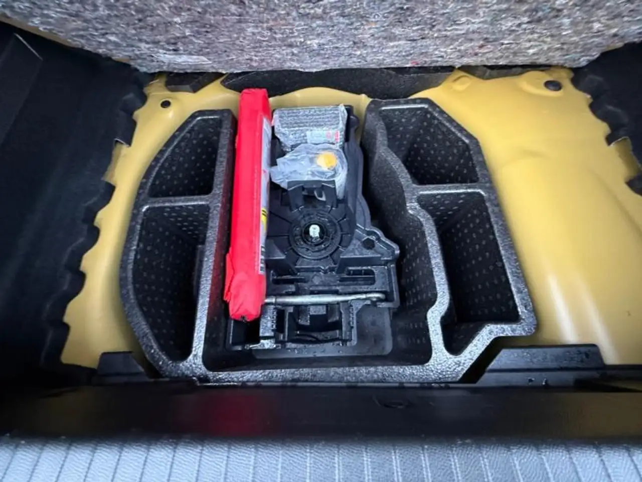 Peugeot 208 208 — photo 17