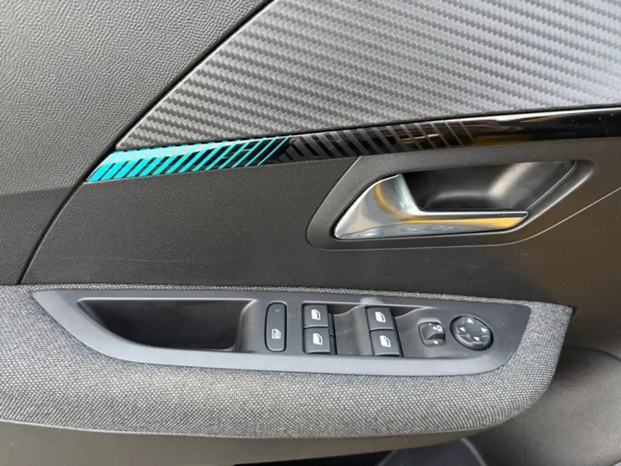 Peugeot 208 208 — photo 18