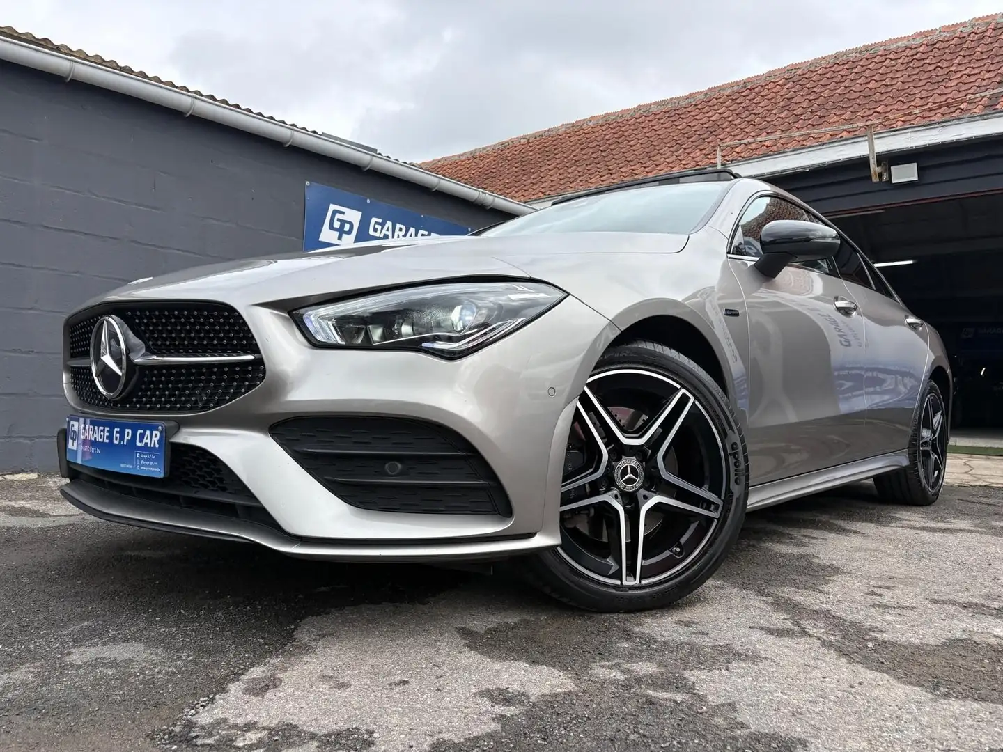 Mercedes-Benz CLA 250 e PHEV AMG Line | | PACK NIGHT | TOIT PANO Gris - 1