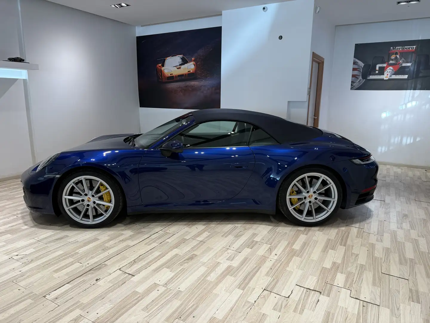 Porsche 992 992 Cabrio Carrera 4S - carboceramica Blau - 2