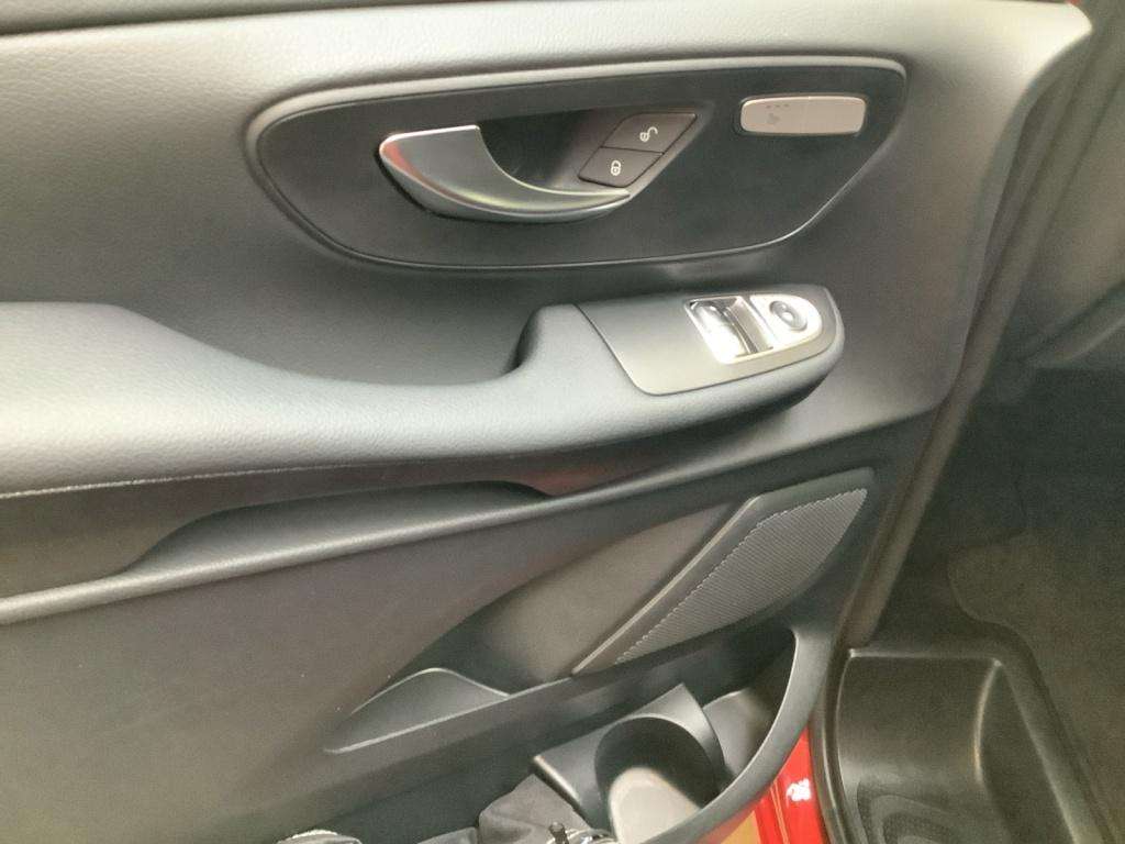 Mercedes-Benz V 220