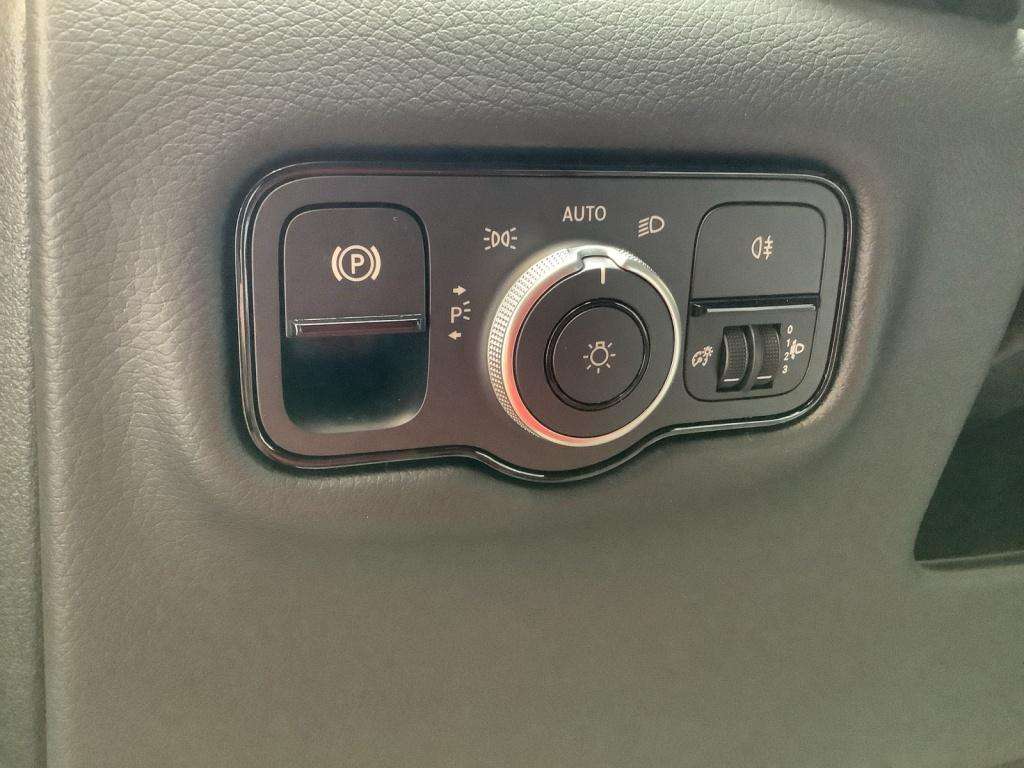 Mercedes-Benz V 220