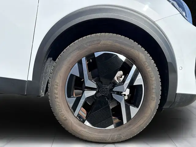 Peugeot 2008 view 9