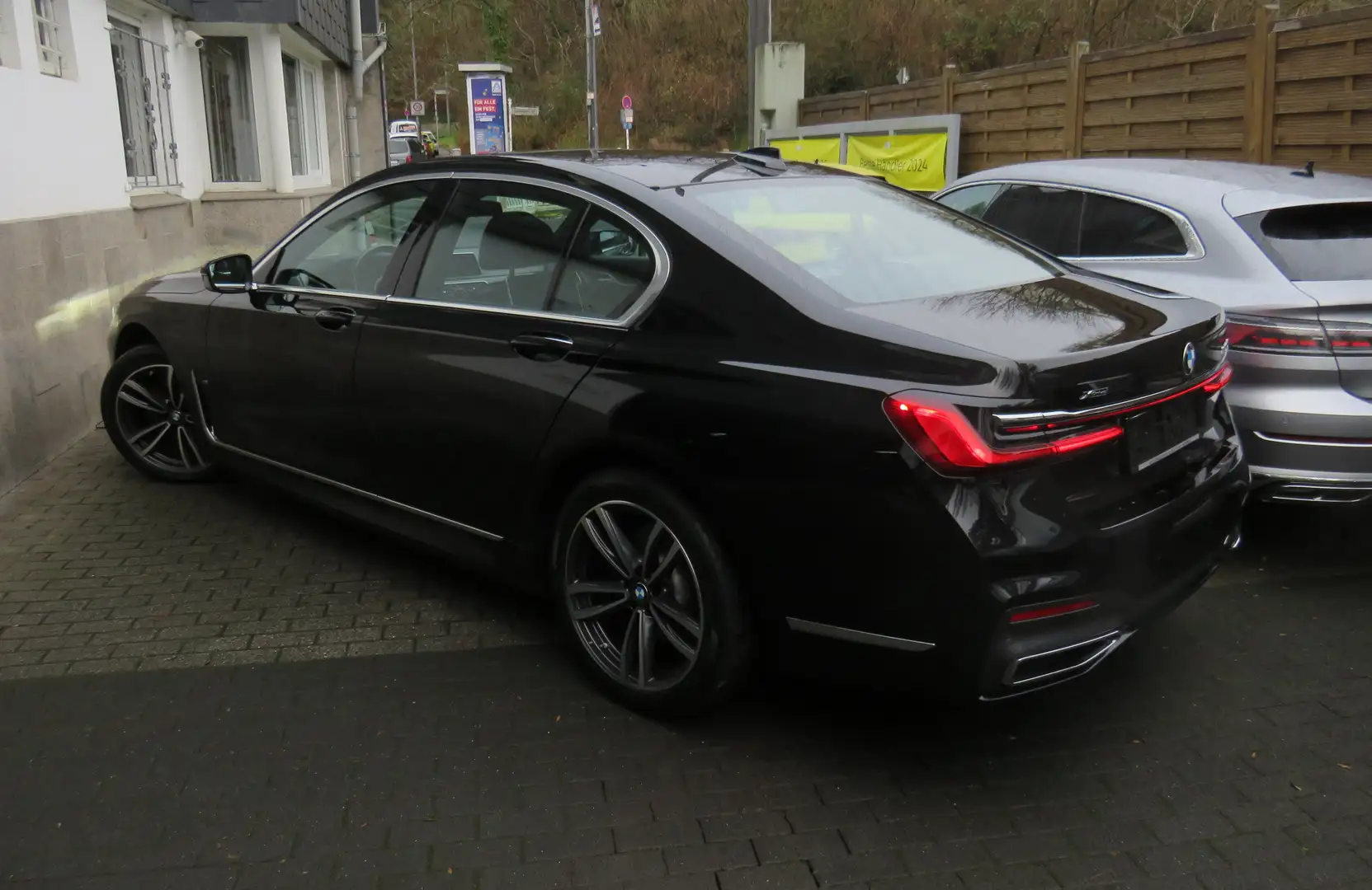 BMW 740 740 d xDrive M Sport / Schiebedach & Top Schwarz - 2