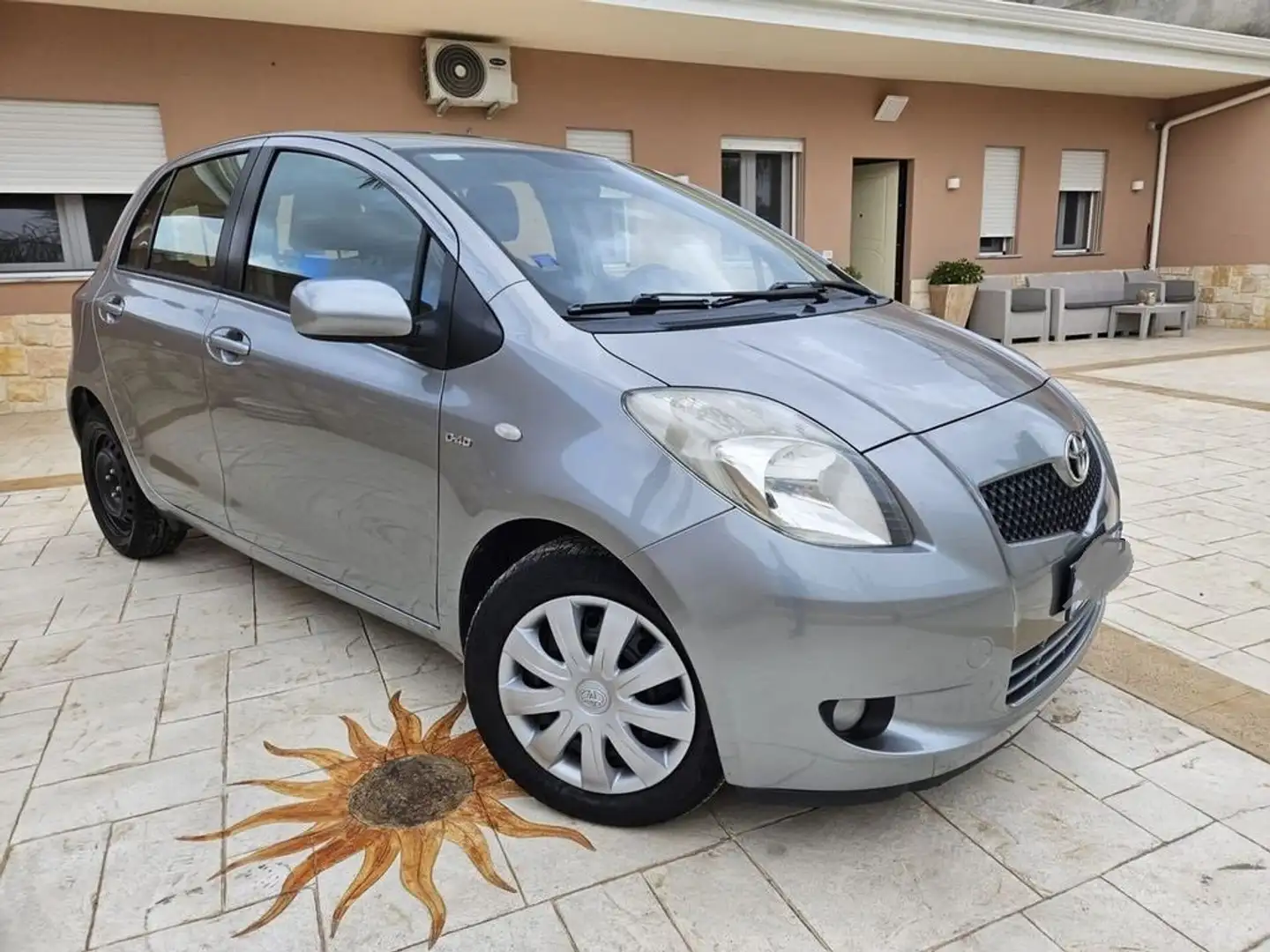 Toyota Yaris Yaris 1.4 D-4D Sol Gris - 1