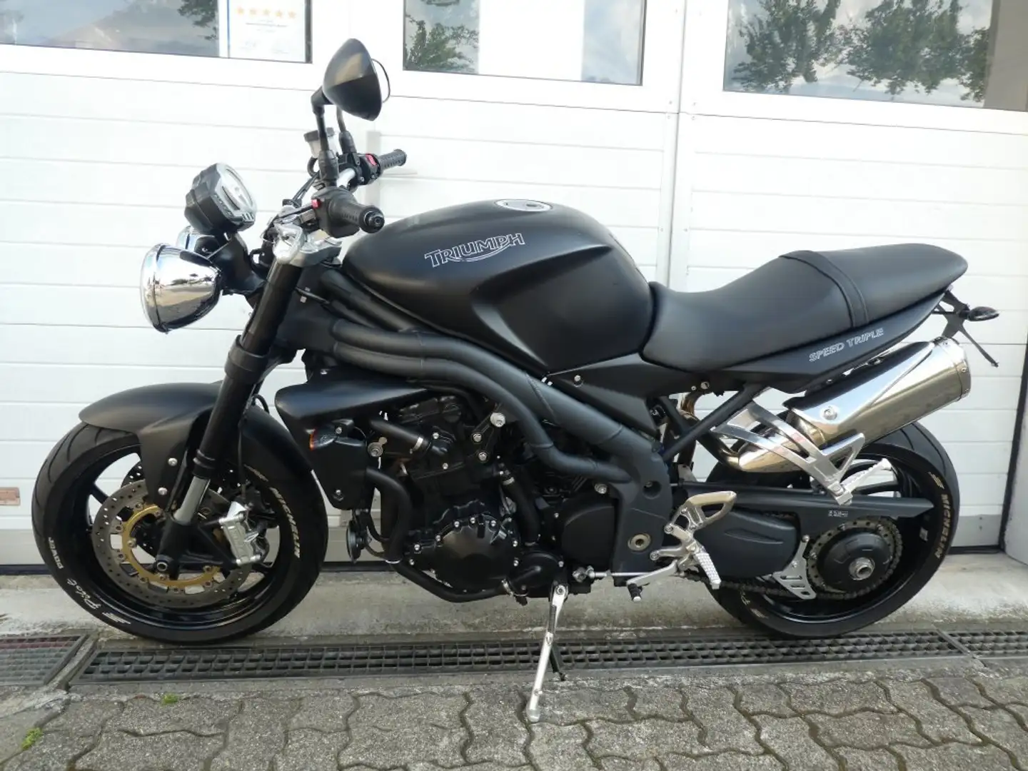 Triumph Speed Triple 1050 gepfl. Zust., Inspektion fällig, fährt super Schwarz - 1