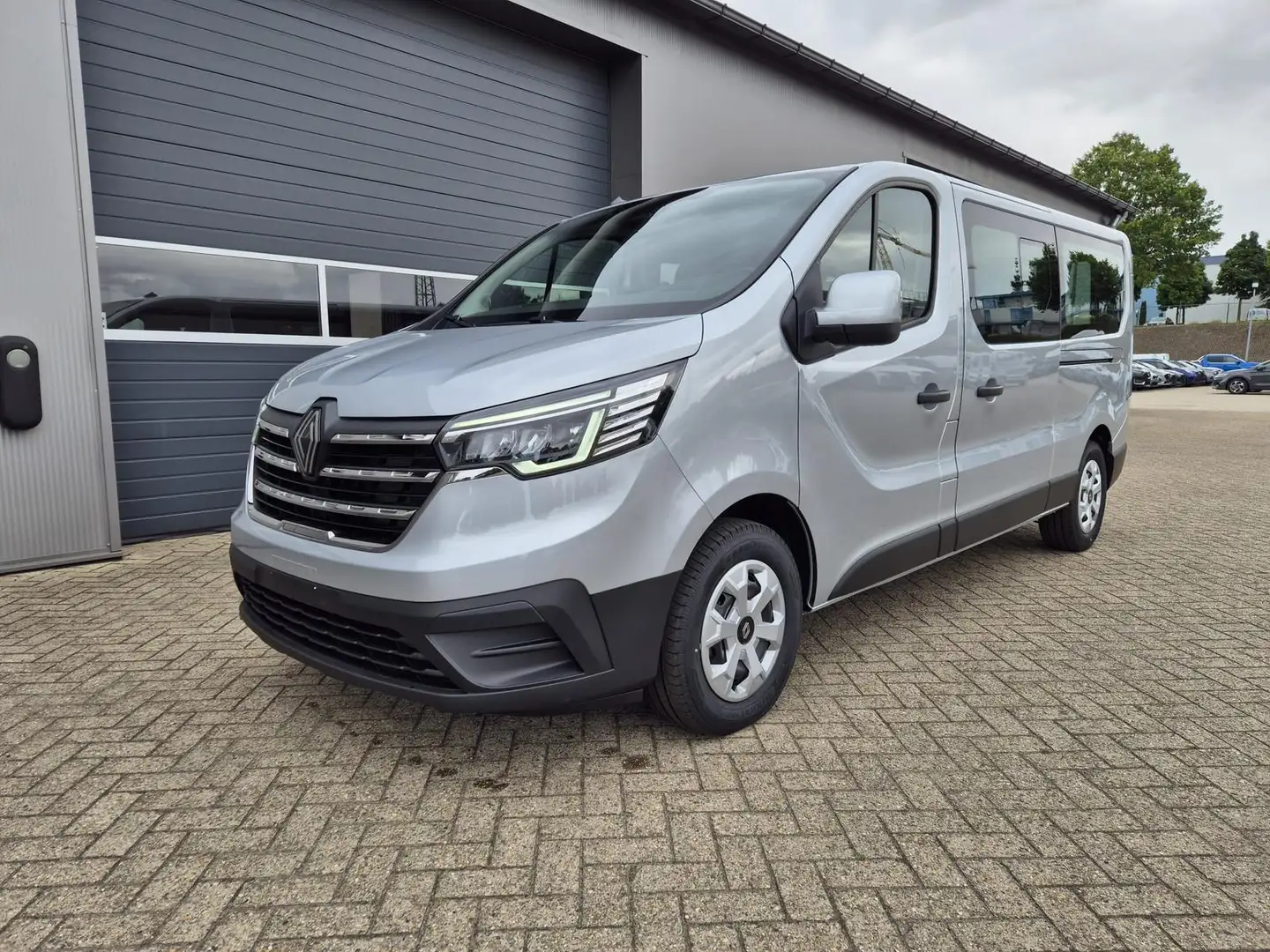 Renault Trafic Combi L2 2.0 dCi 150PS Grand Evolution 9-Sitzer... Gri - 1