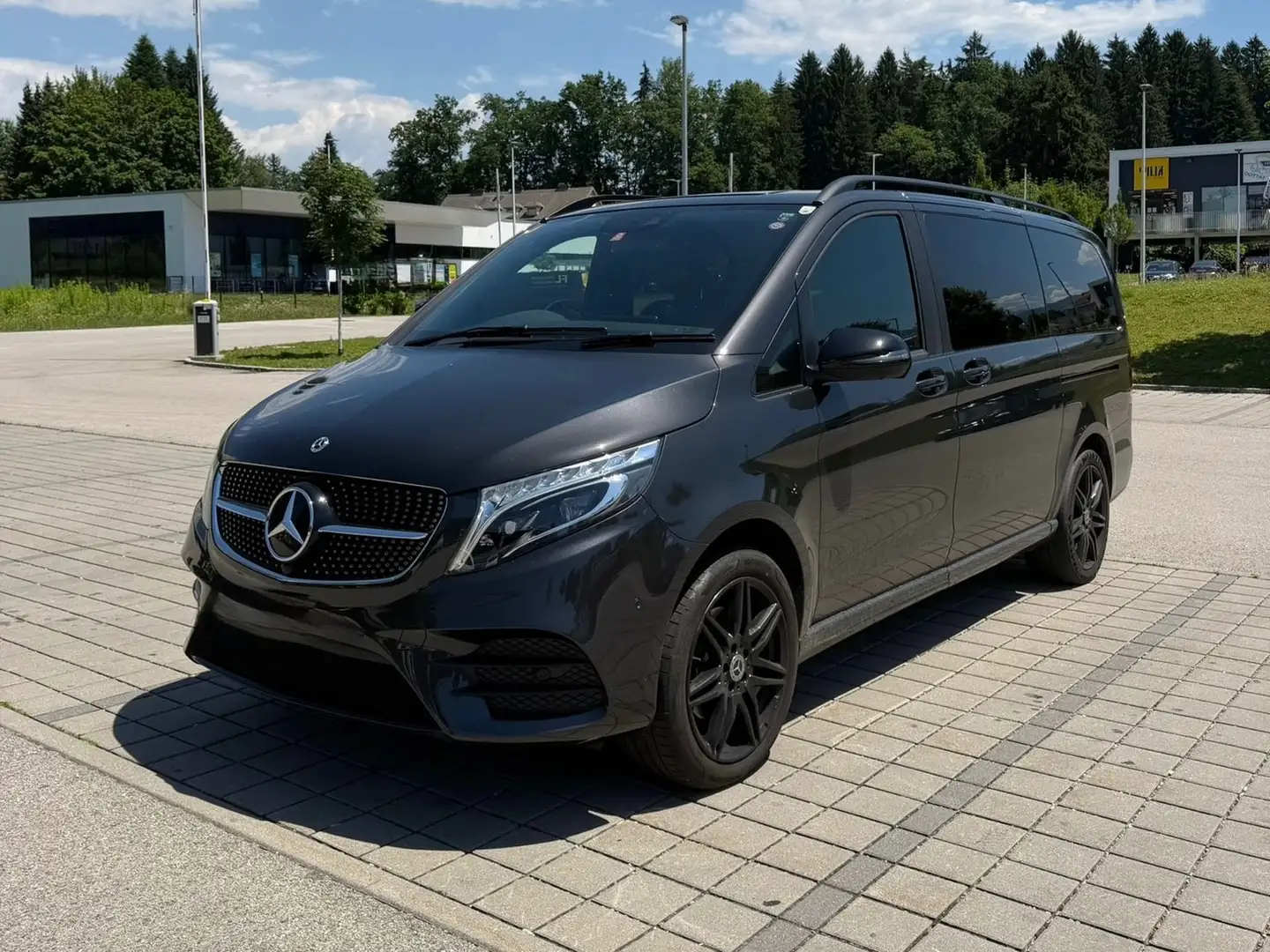 Mercedes-Benz V 300 V 300 d 4MATIC/AMG Line/7 Sitzer/Langer Radstand Grau - 1