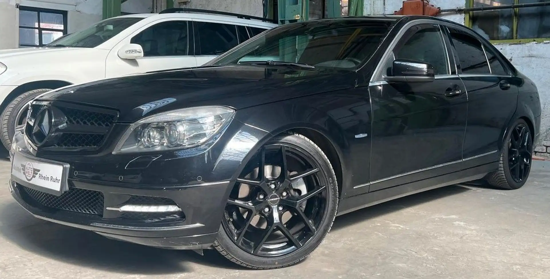 Mercedes-Benz C 200 C200 C -Klasse Lim. CGI BlueEfficiency Schwarz - 1