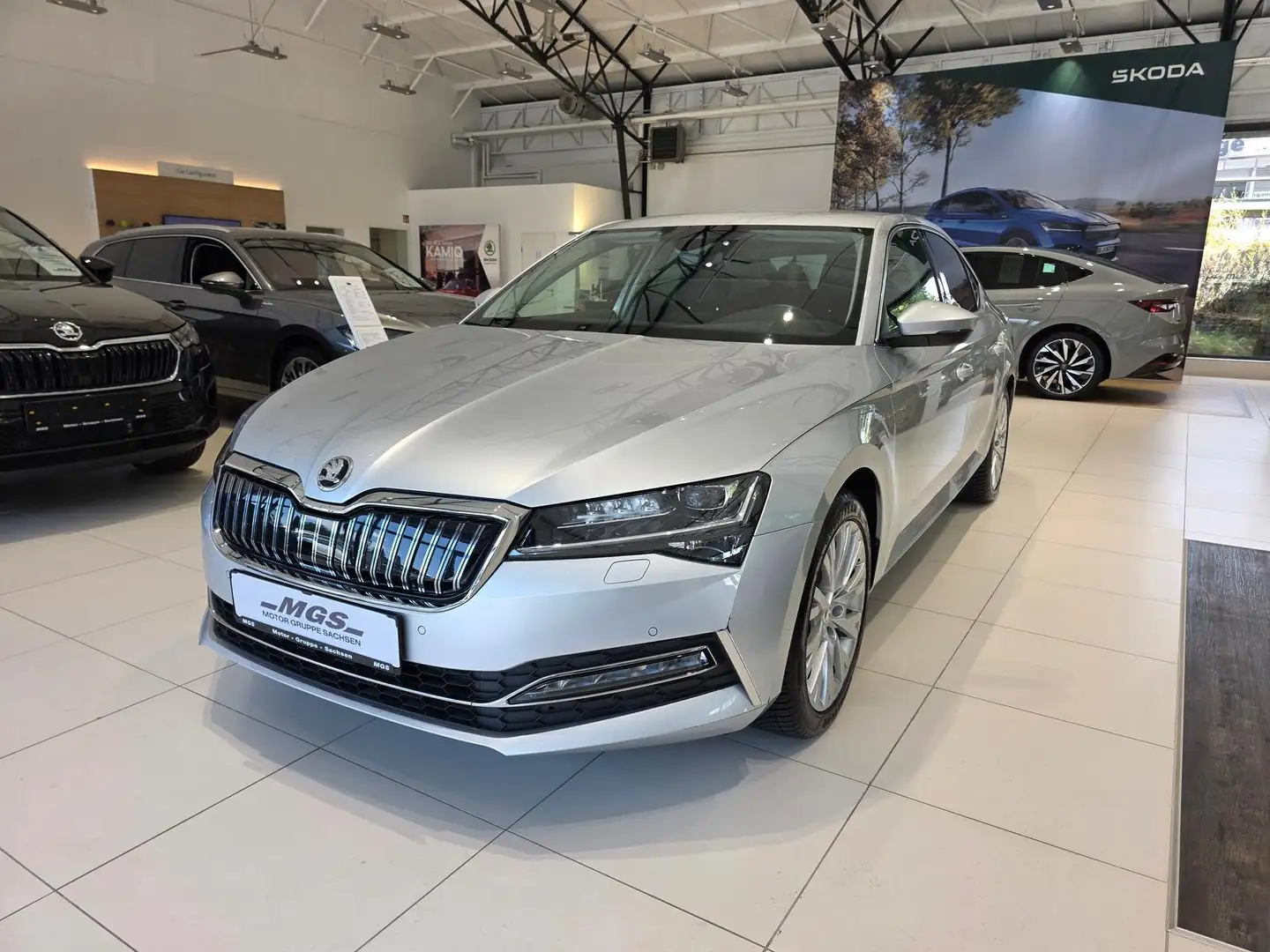 Skoda Superb Style iV #Plug-in Hybrid Silver - 2