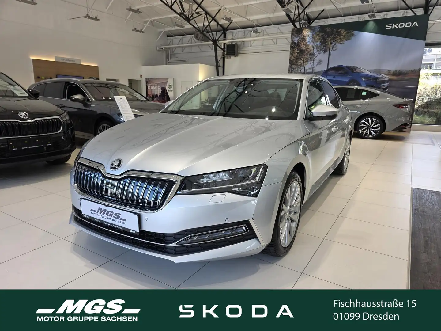 Skoda Superb Style iV #Plug-in Hybrid Silver - 1